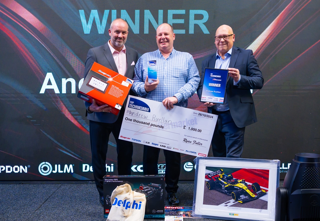 Andrew Ruellan, crowned winner of Top Technician 2024, award presented by Tristain Hindle, National Sales Manager – Snap-on Diagnostics and Garage Equipment