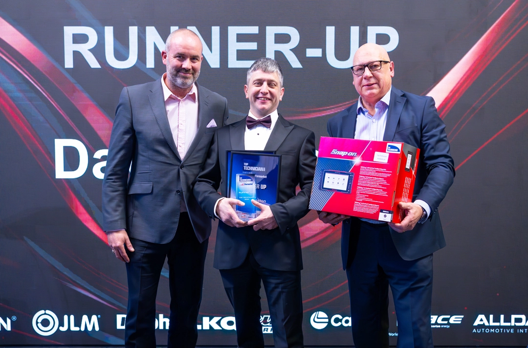 (David Weston presented runner up award, by Tristian Hindle)